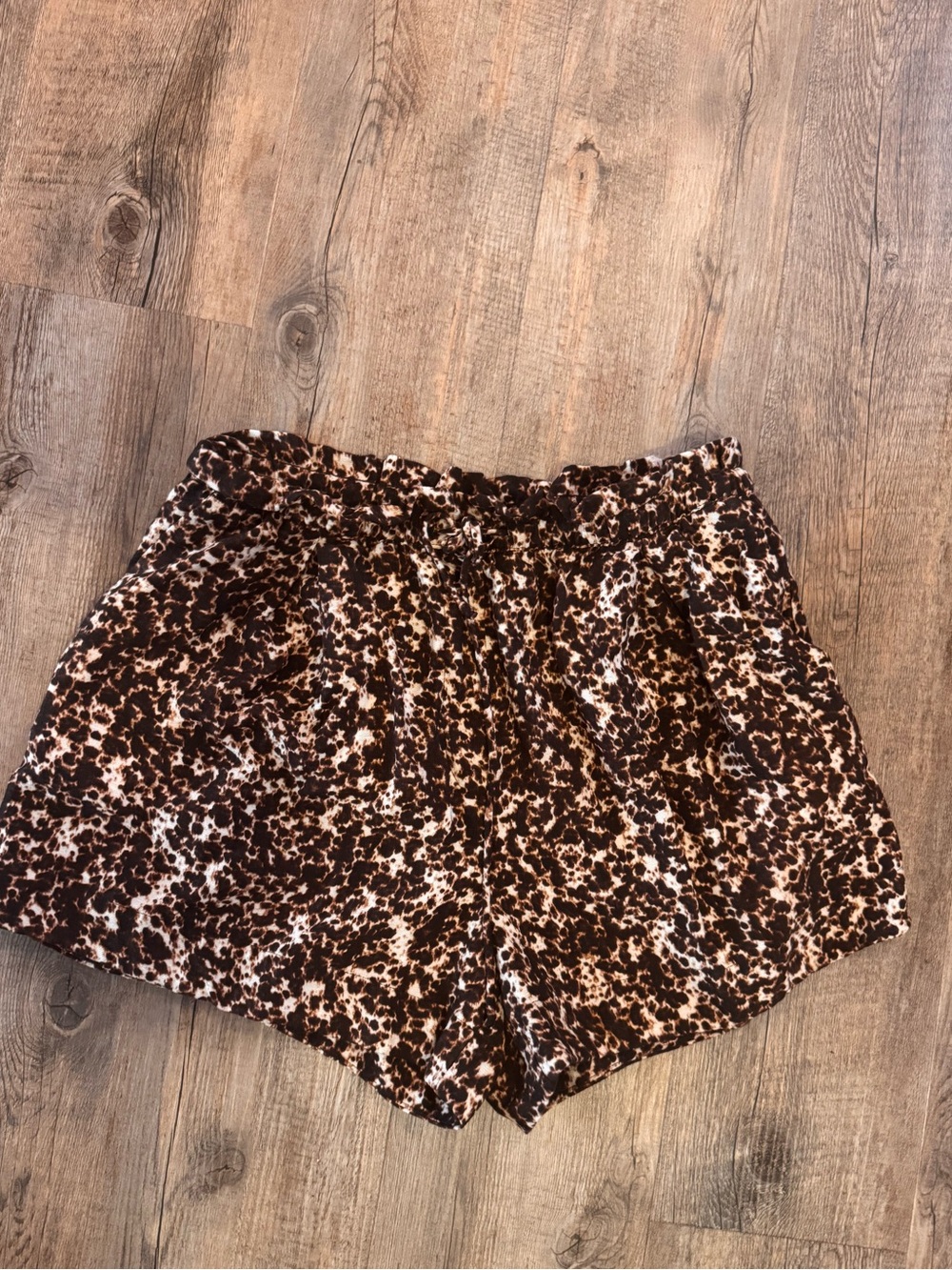 H&M Womenâs Brown Leopard Print Elastic Waist Shorts